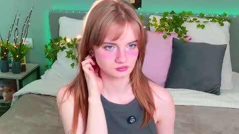 Snapshot of elza_hofffman chatting on June 19, 5:06 pm Chloyka online show from June 19, 5:06 pm