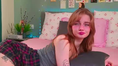 Snapshot of elza_hofffman chatting on July 16, 5:52 pm Chloyka online show from July 16, 5:52 pm