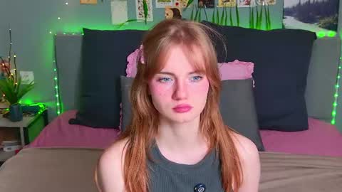 Snapshot of elza_hofffman chatting on July 22, 8:33 pm Chloyka online show from July 22, 8:33 pm