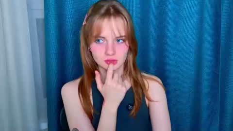 Snapshot of elza_hofffman chatting on July 28, 11:48 pm Chloyka online show from July 28, 11:48 pm