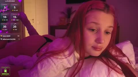 Snapshot of em1l1a chatting on November 29, 3:48 pm Em1l1a online show from November 29, 3:48 pm