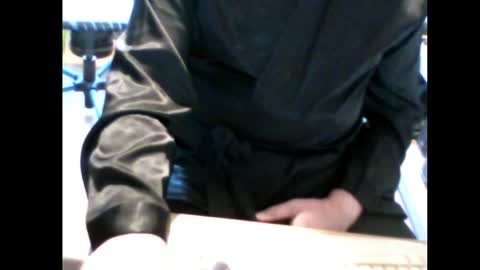 Em online show from April 18, 5:39 pm