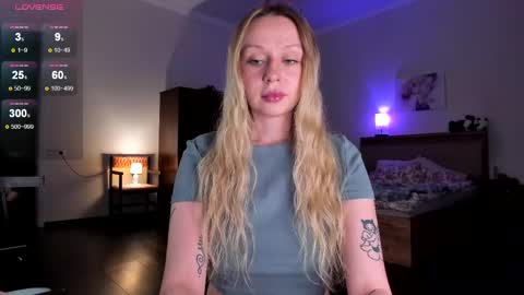 Emilie online show from April 17, 4:54 pm