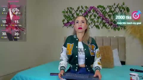 Snapshot of ema_garciaa chatting on February 15, 2:33 pm ema garcia online show from February 15, 2:33 pm