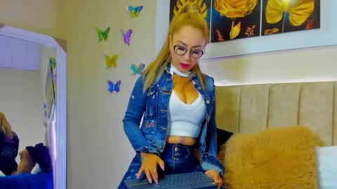 Snapshot of ema_garciaa chatting on September 13, 10:59 am ema garcia online show from September 13, 10:59 am