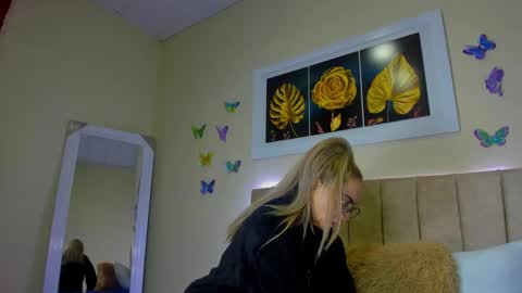 Snapshot of ema_garciaa chatting on October 2, 12:34 pm ema garcia online show from October 2, 12:34 pm