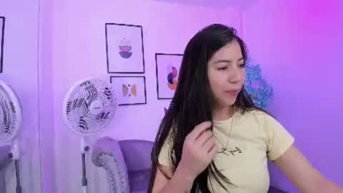 Snapshot of ema_louisx chatting on December 12, 12:22 pm Ema louisx online show from December 12, 12:22 pm