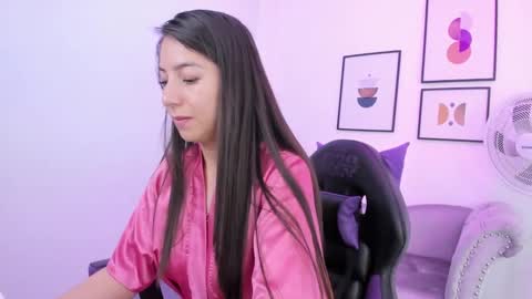 Snapshot of ema_louisx chatting on January 14, 1:49 pm Ema louisx online show from January 14, 1:49 pm