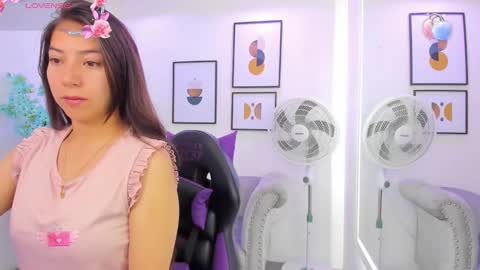 Snapshot of ema_louisx chatting on February 3, 12:36 pm Ema louisx online show from February 3, 12:36 pm