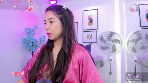 Snapshot of ema_louisx chatting on February 12, 12:44 pm Ema louisx online show from February 12, 12:44 pm