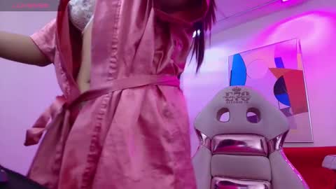 Snapshot of ema_louisx chatting on October 19, 12:39 pm Ema louisx online show from October 19, 12:39 pm