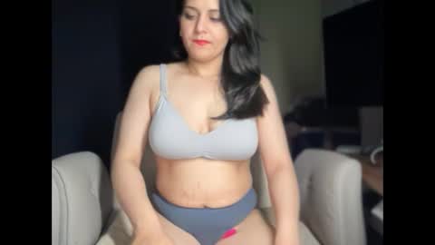 Snapshot of ema_lov3 chatting on September 12, 1:28 am Ema Love online show from September 12, 1:28 am