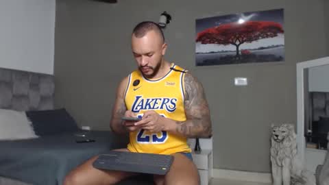 Snapshot of emanuelspencer chatting on May 24, 4:06 am emanuelspencer online show from May 24, 4:06 am