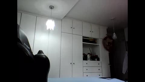 Snapshot of embarrassed_str8_3incher chatting on May 8, 6:35 pm embarrassed_str8_3incher online show from May 8, 6:35 pm