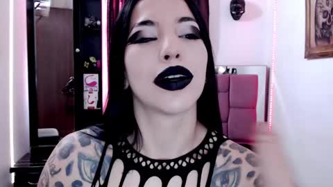 Snapshot of emearld_black chatting on January 9, 2:51 pm Emerald Black online show from January 9, 2:51 pm