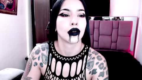 Snapshot of emearld_black chatting on January 20, 9:03 am Emerald Black online show from January 20, 9:03 am