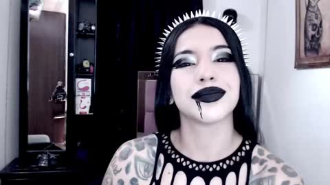 Snapshot of emearld_black chatting on January 27, 10:38 am Emerald Black online show from January 27, 10:38 am