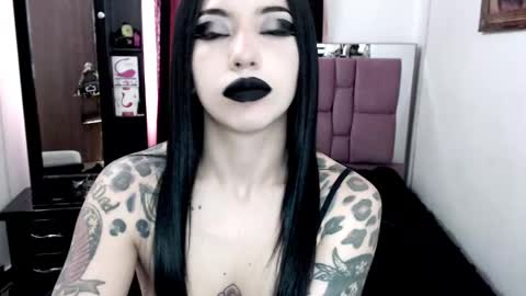 Snapshot of emearld_black chatting on January 28, 2:21 pm Emerald Black online show from January 28, 2:21 pm