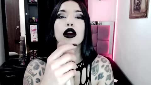 Snapshot of emearld_black chatting on February 26, 10:47 am Emerald Black online show from February 26, 10:47 am