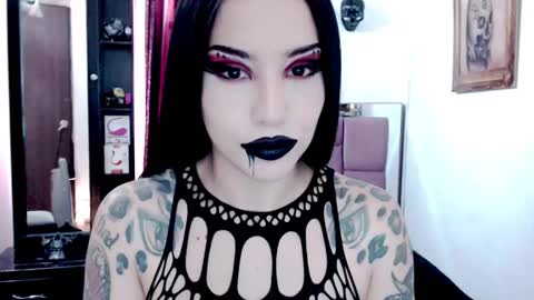 Snapshot of emearld_black chatting on March 3, 3:20 pm Emerald Black online show from March 3, 3:20 pm