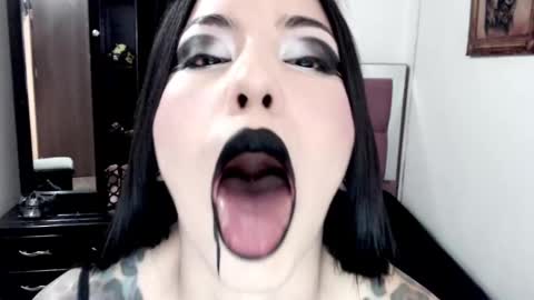 Snapshot of emearld_black chatting on September 11, 7:08 am Emerald Black online show from September 11, 7:08 am