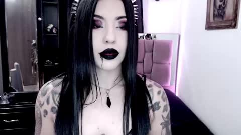 Snapshot of emearld_black chatting on September 18, 6:59 am Emerald Black online show from September 18, 6:59 am