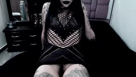 Snapshot of emearld_black chatting on September 21, 6:04 am Emerald Black online show from September 21, 6:04 am