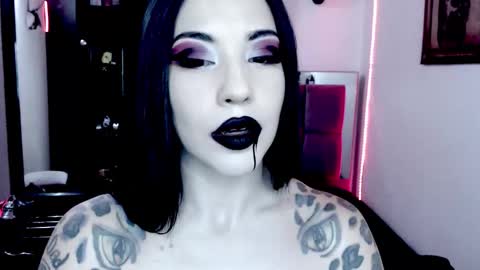 Snapshot of emearld_black chatting on November 14, 6:12 am Emerald Black online show from November 14, 6:12 am