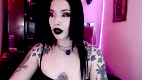 Snapshot of emearld_black chatting on July 12, 5:20 am Emerald Black online show from July 12, 5:20 am