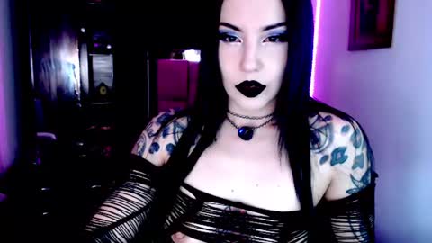 Snapshot of emearld_black chatting on July 25, 4:54 am Emerald Black online show from July 25, 4:54 am