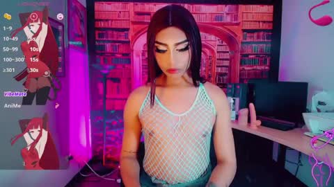 Snapshot of emeli_roushot chatting on May 8, 11:26 am Emeli online show from May 8, 11:26 am