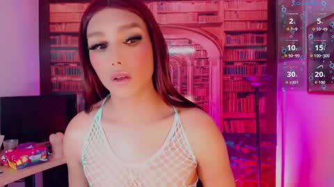 Snapshot of emeli_roushot chatting on May 15, 11:06 am Emeli online show from May 15, 11:06 am