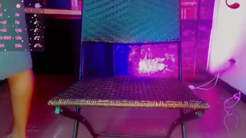 Snapshot of emeli_roushot chatting on May 16, 11:42 am Emeli online show from May 16, 11:42 am