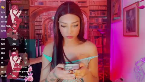 Snapshot of emeli_roushot chatting on May 26, 11:17 am Emeli online show from May 26, 11:17 am