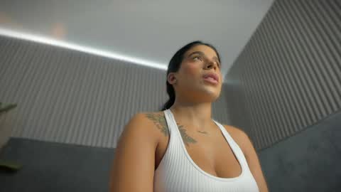 emelie_89 online show from April 20, 11:35 am