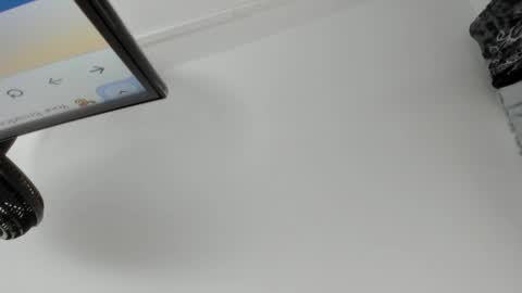 Snapshot of emelie_ch_ chatting on December 2, 9:28 pm Emily  online show from December 2, 9:28 pm