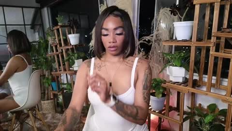 anyelii  online show from December 14, 1:06 am