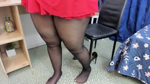 Snapshot of emely_garcia chatting on December 9, 9:58 pm Emely   online show from December 9, 9:58 pm