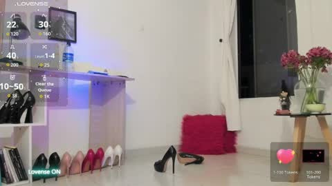 Snapshot of emely_garcia chatting on May 6, 2:08 am Emely online show from May 6, 2:08 am