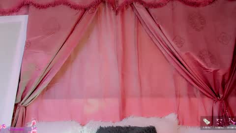 Snapshot of emely_rous chatting on December 2, 3:37 am Emely Rous online show from December 2, 3:37 am