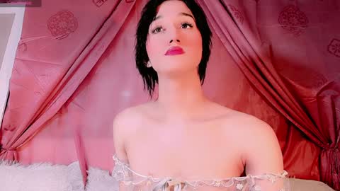 Snapshot of emely_rous chatting on December 11, 8:15 am Emely Rous online show from December 11, 8:15 am