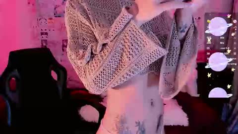 Snapshot of emely_rous chatting on December 5, 12:47 pm Emely Rous online show from December 5, 12:47 pm