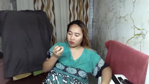 Emely online show from December 3, 8:00 am