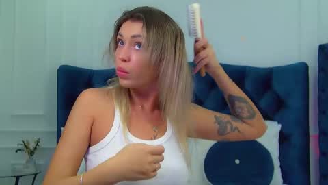 emelylawrences online show from October 20, 12:49 pm