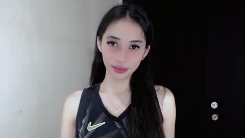 Snapshot of emelyn_fuckdoll chatting on December 9, 7:06 am Scarlett online show from December 9, 7:06 am