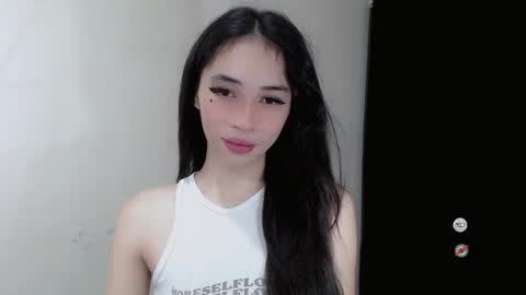 Snapshot of emelyn_fuckdoll chatting on December 12, 7:08 am Scarlett online show from December 12, 7:08 am