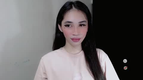 Snapshot of emelyn_fuckdoll chatting on December 14, 6:46 am Scarlett online show from December 14, 6:46 am