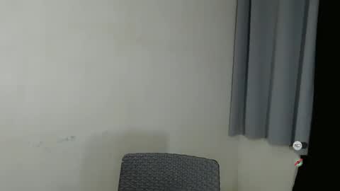 Snapshot of emelyn_fuckdoll chatting on January 9, 8:24 am Scarlett online show from January 9, 8:24 am