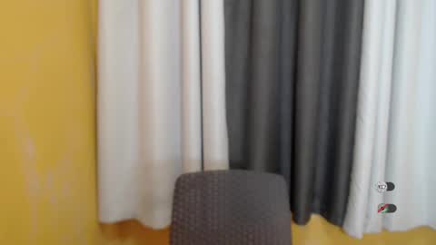 Snapshot of emelyn_fuckdoll chatting on January 15, 5:15 pm Scarlett online show from January 15, 5:15 pm