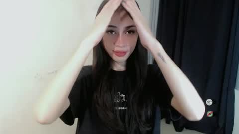 Snapshot of emelyn_fuckdoll chatting on January 26, 6:28 am Scarlett online show from January 26, 6:28 am